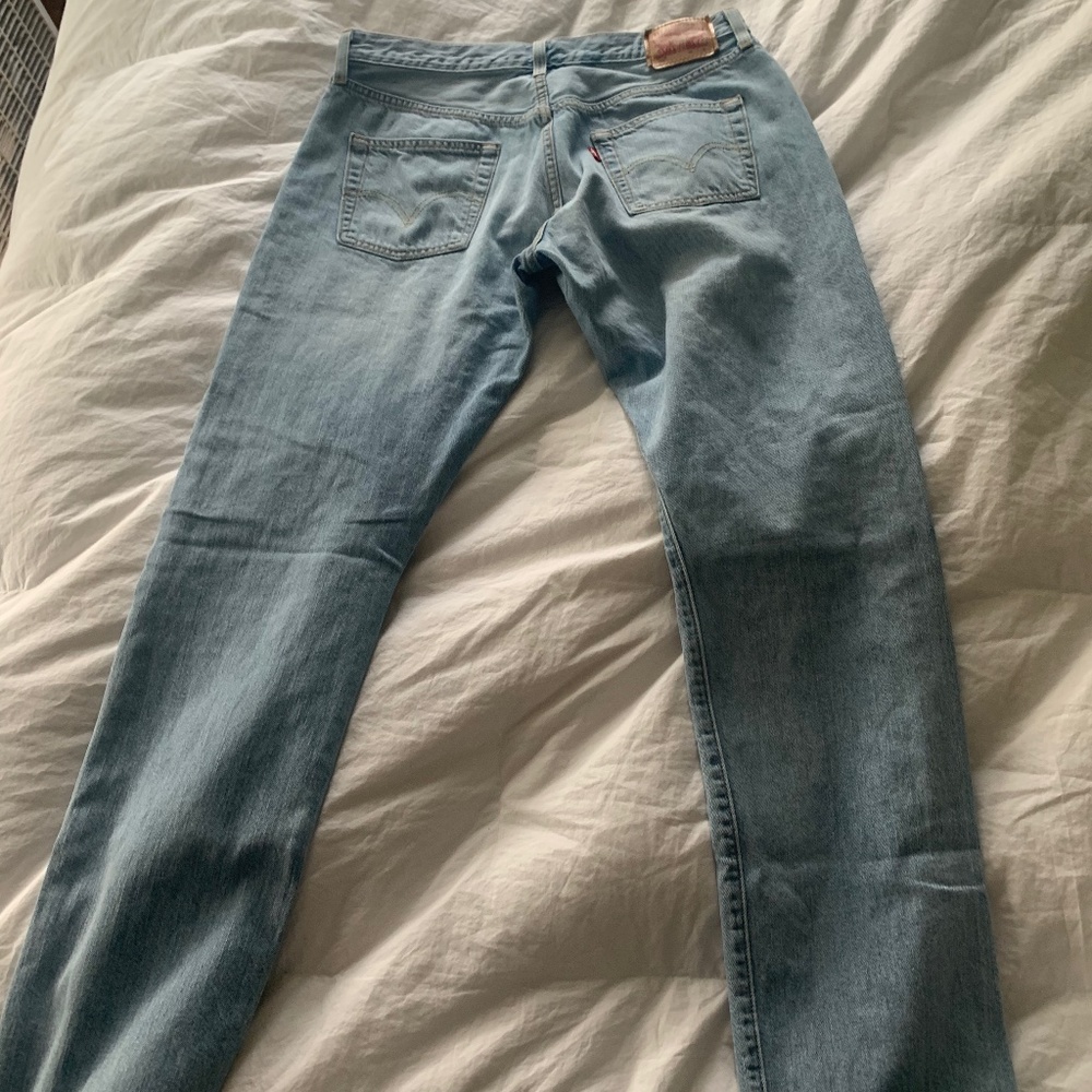 Levis 501 Buttonfly woman’s light wash size 29